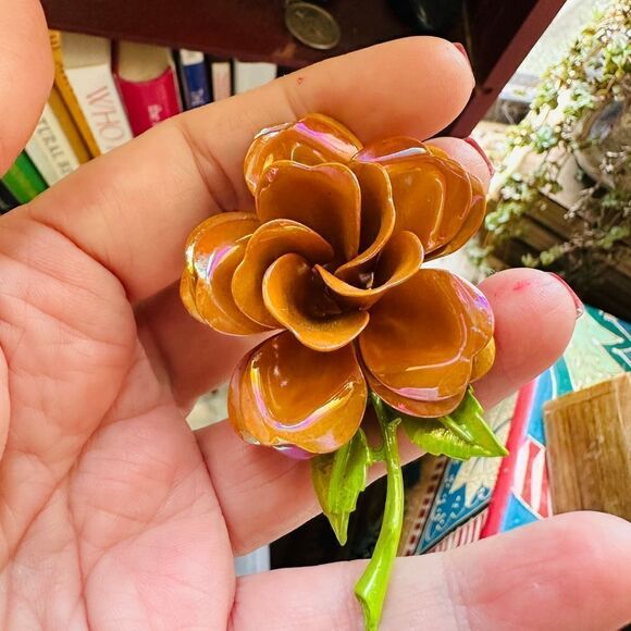 Vintage 1960s Flower Enamel Brooch Pin - Picture 1 of 4